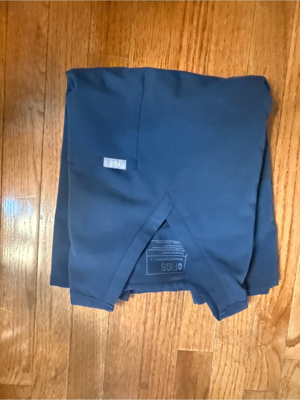 3 sets Women’s Figs scrubs - Picture 2 of 7